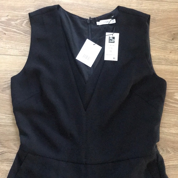 🖤 Vince Double-V Solid Jumpsuit Black - Picture 6 of 8